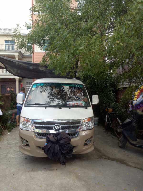 遗体运输车